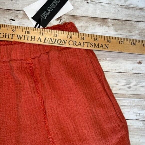 NWT BlankNYC Women’s Red Orange Raw Hem Elastic Waist Chino Shorts Size Medium - Picture 6 of 15
